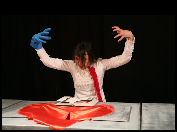 Delphine Delafosse : Les curieuses / CIE Agathe dans le vent